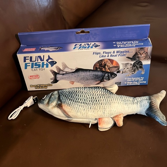 FUN FISH Cat Toy - Picture 1 of 5